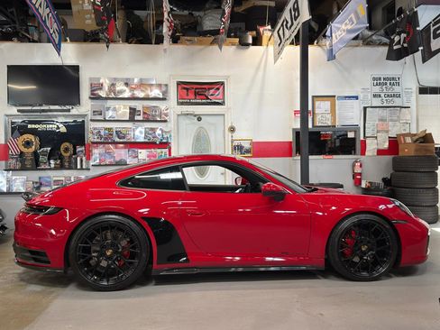 Used 2022 Porsche 911 Carrera image 4