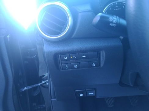 Used 2020 Nissan Versa S image 23