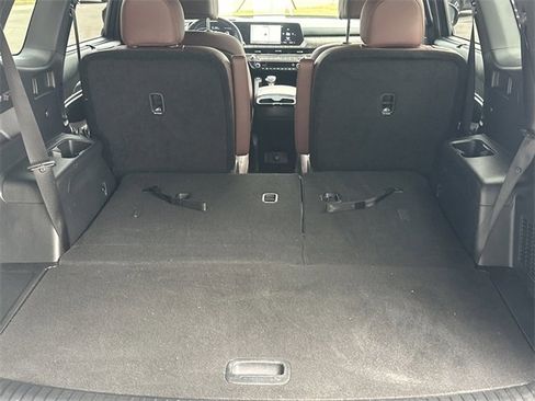 Used 2024 Kia Telluride EX w/ EX Captain's Chair Package image 11