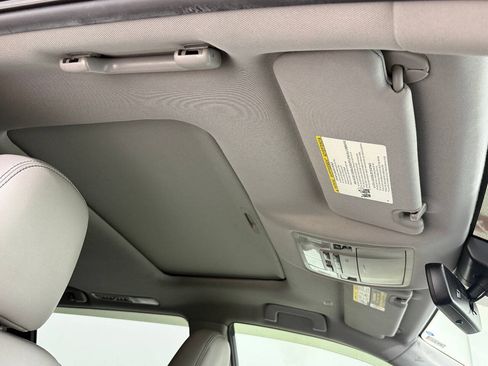 Used 2019 Toyota Highlander XLE AWD/4WD image 39