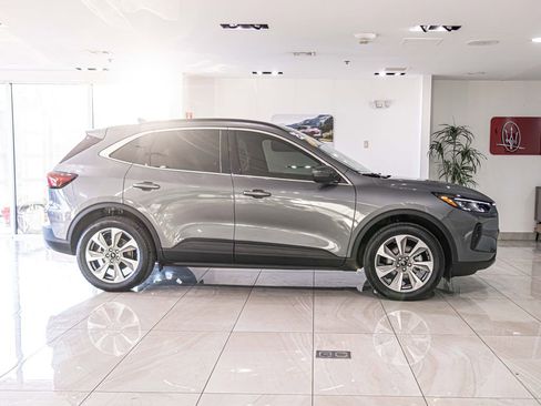 Used 2025 Ford Escape Platinum image 10