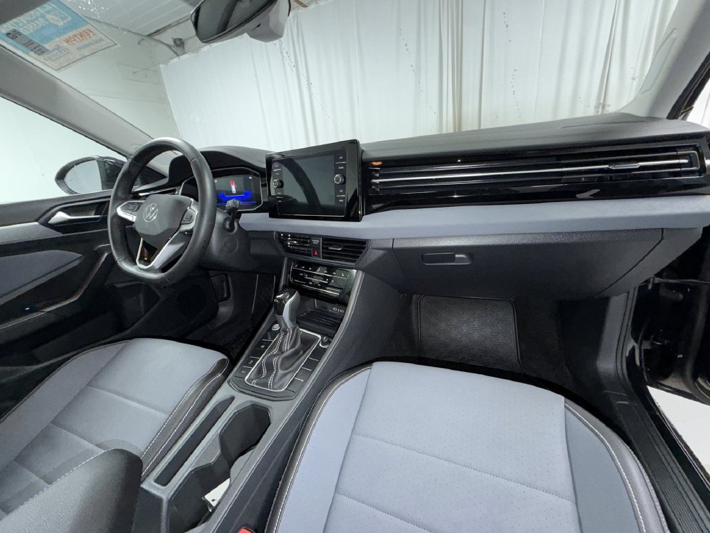 Used 2025 Volkswagen Jetta SE FWD image 19