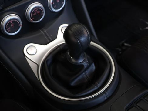 Used 2017 Nissan 370Z Coupe RWD image 31