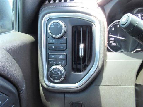 Used 2019 GMC Sierra 1500 SLT w/ SLT Premium Plus Package AWD/4WD image 20