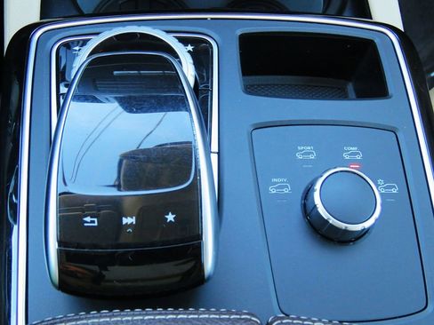 Used 2017 Mercedes-Benz GLE 350 w/ Premium 2 Package image 32