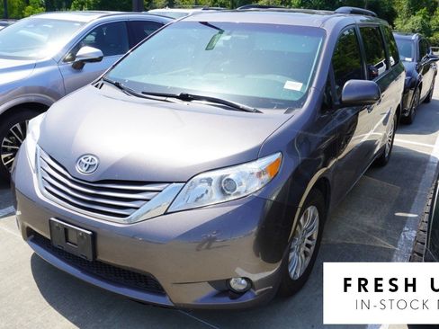 Used 2017 Toyota Sienna XLE w/ XLE Navigation Package FWD image 1