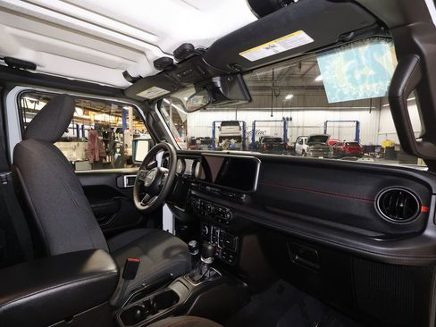 Used 2025 Jeep Wrangler Unlimited Rubicon image 27