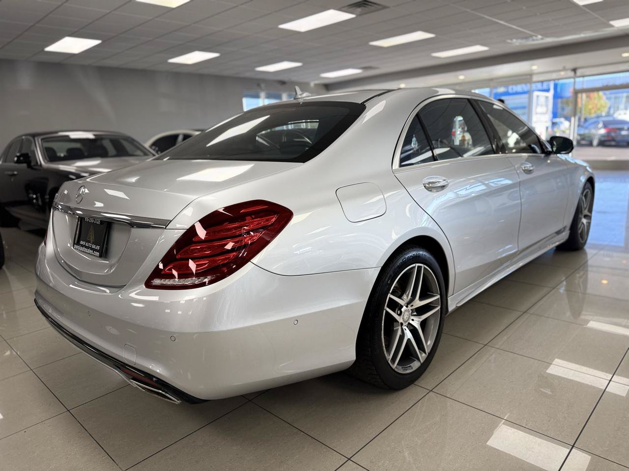 Used 2014 Mercedes-Benz S 550 Sedan image 2