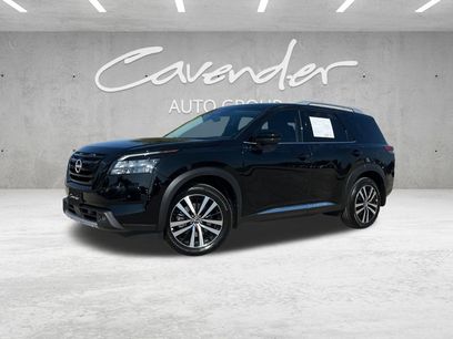 Used 2025 Nissan Pathfinder Platinum w/ Black Appearance Package