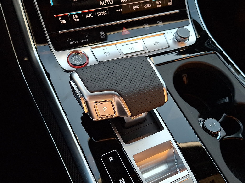 New 2027 Audi RS Q8 performance AWD/4WD image 7