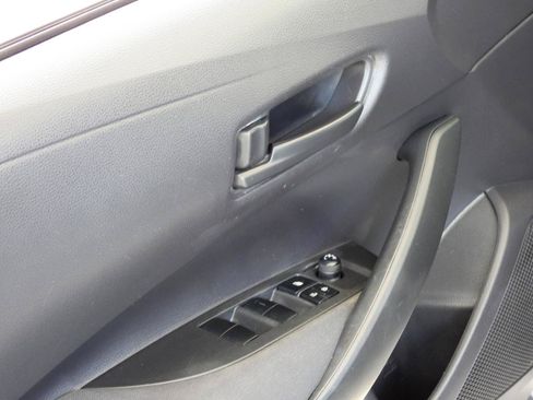 Used 2022 Toyota Corolla LE FWD image 50