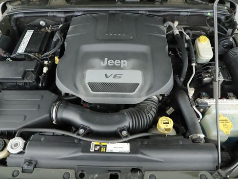 Used 2015 Jeep Wrangler Unlimited Sport w/ Quick Order Package 24S AWD/4WD image 15
