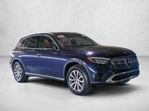 Used 2024 Mercedes-Benz GLC 300 4MATIC image 3