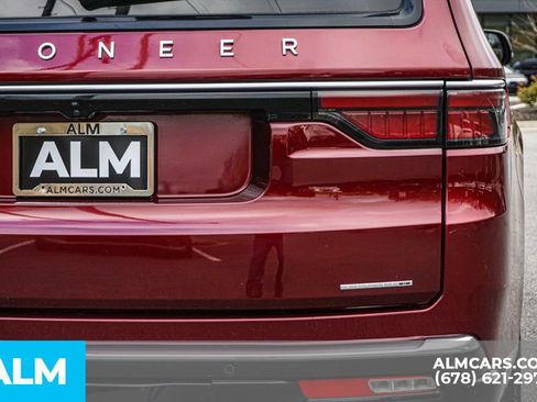 Used 2024 Jeep Wagoneer L Series II w/ Flexible Seating Group AWD/4WD image 12