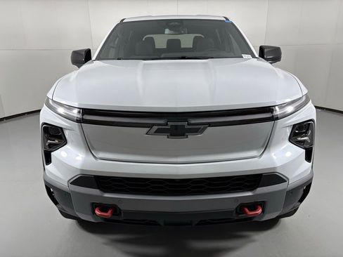 New 2026 Chevrolet Silverado EV Trail Boss image 4