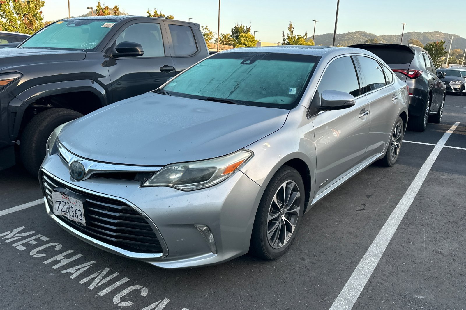 Used 2017 Toyota Avalon XLE Premium w/ All Weather Liner Package FWD image 1