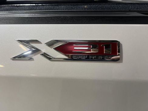 Used 2022 GMC Sierra 1500 SLT w/ SLT Premium Plus Package AWD/4WD image 10