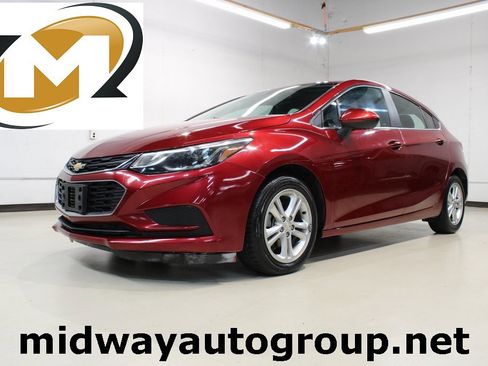 Used 2017 Chevrolet Cruze LT image 1