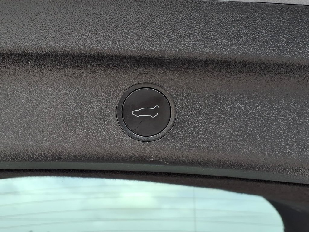 Used 2025 Tesla Model Y Long Range RWD image 21