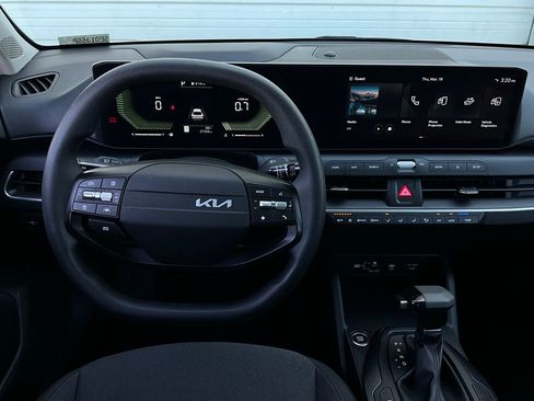 Used 2025 Kia K4 LXS image 13