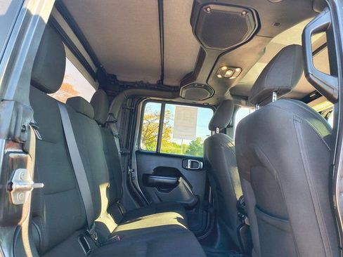 Used 2021 Jeep Gladiator Willys image 18