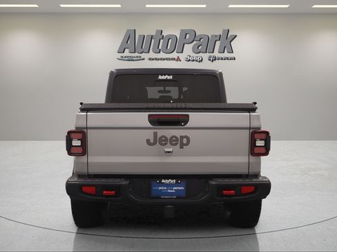 Used 2020 Jeep Gladiator Rubicon w/ Dual Top Group AWD/4WD image 8