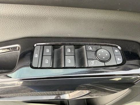 Certified 2022 Nissan Pathfinder SV w/ SV Black Package image 13