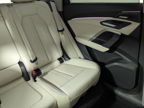 New 2025 Audi Q5 Prestige image 14