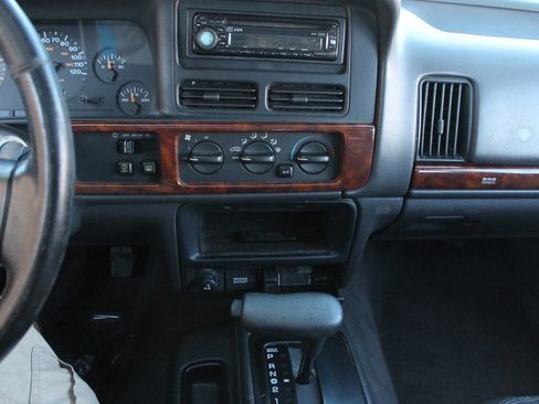 Used 1998 Jeep Grand Cherokee Laredo image 38