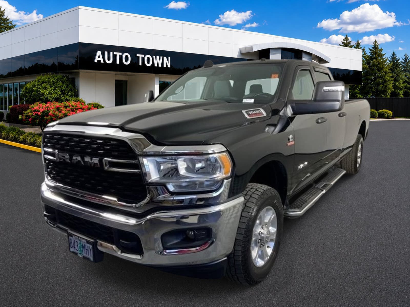 Used 2024 RAM 3500 Big Horn AWD/4WD image 1
