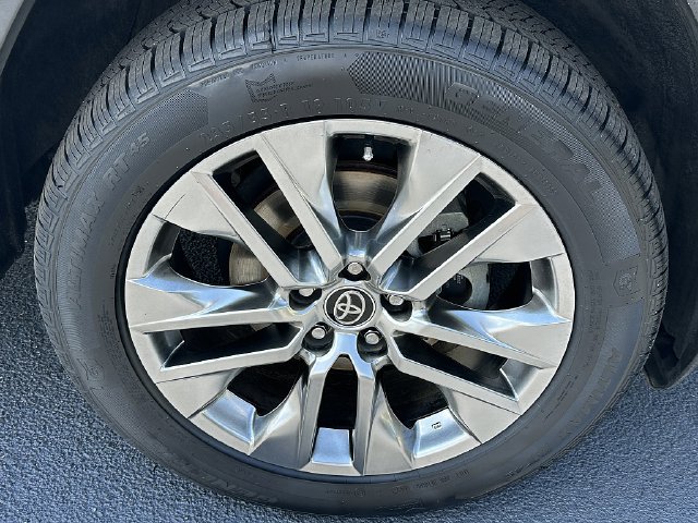 Used 2021 Toyota RAV4 XLE Premium FWD image 9