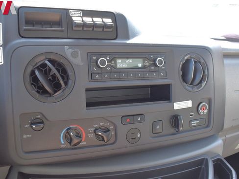 Used 2022 Ford E-350 and Econoline 350 Super Duty image 19