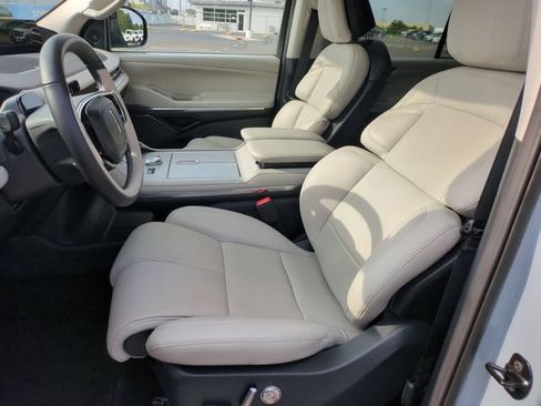 Used 2026 Lincoln Navigator L Reserve AWD/4WD image 14