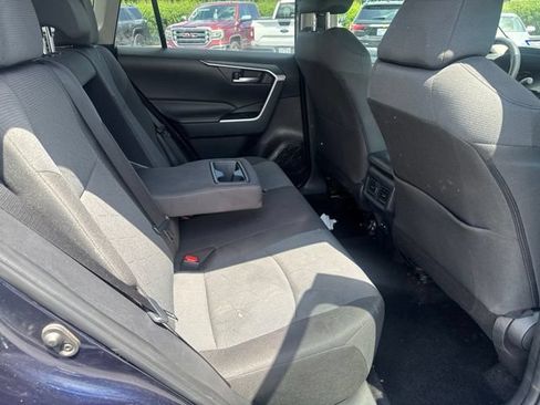 Used 2025 Toyota RAV4 XLE FWD image 20