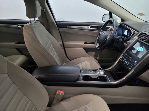 Used 2017 Ford Fusion SE w/ Fusion SE Technology Package FWD image 21