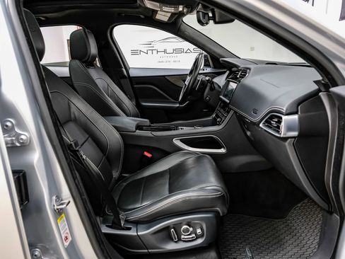 Used 2019 Jaguar F-PACE S image 34