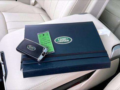 Used 2025 Land Rover Range Rover SE image 35