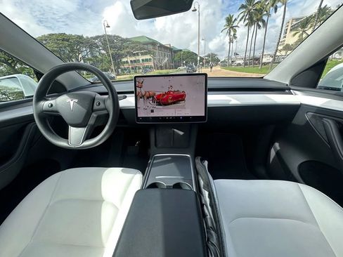 Used 2023 Tesla Model Y Long Range image 10