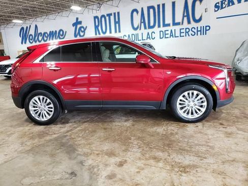 Used 2024 Cadillac XT4 Luxury w/ Cold Weather Package AWD/4WD image 2