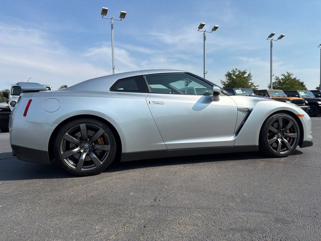 Used 2009 Nissan GT-R Premium AWD/4WD image 48