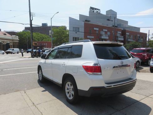 Used 2013 Toyota Highlander SE AWD/4WD image 5