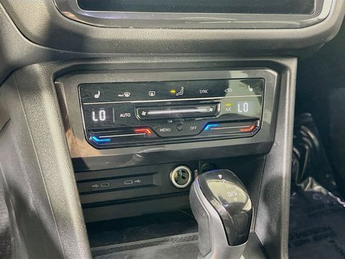 Used 2023 Volkswagen Tiguan SE AWD/4WD image 15