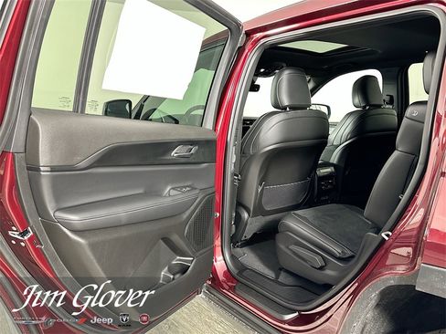 Used 2025 Jeep Grand Cherokee L Altitude image 22