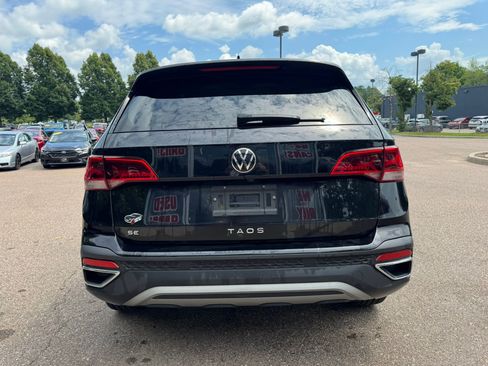 Used 2024 Volkswagen Taos SE FWD image 6