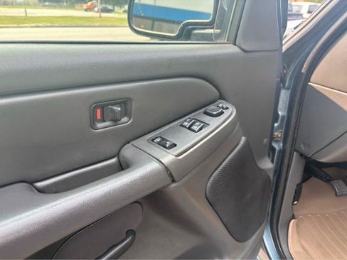 Used 2006 Chevrolet Silverado 2500 LT w/ Snow Plow Prep Package AWD/4WD image 19