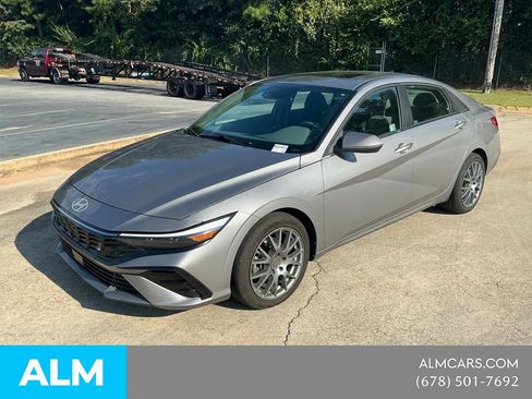 Used 2025 Hyundai Elantra SEL FWD image 1