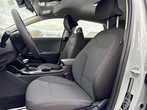 New 2025 Kia K4 LXS image 13