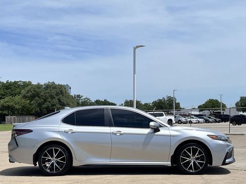 Used 2024 Toyota Camry SE FWD image 3