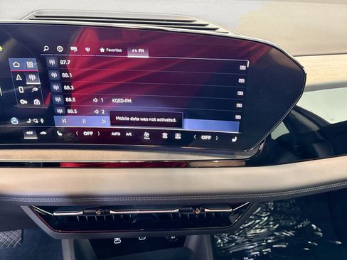 Used 2025 Audi Q6 e-tron Premium w/ Convenience Package image 13