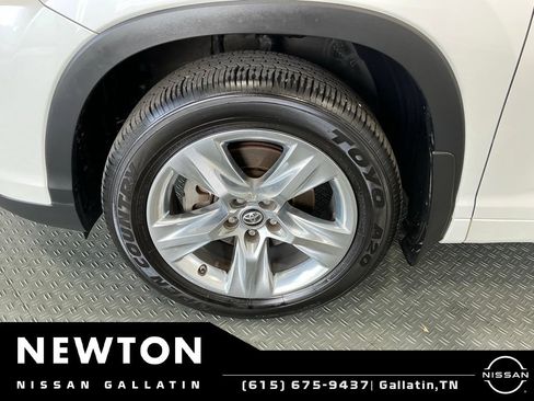 Used 2017 Toyota Highlander Limited FWD image 47
